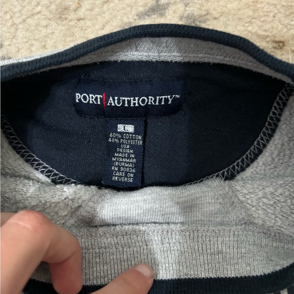 Toccoa Falls College Cropped Sweater Size Large - Picture 5 of 5